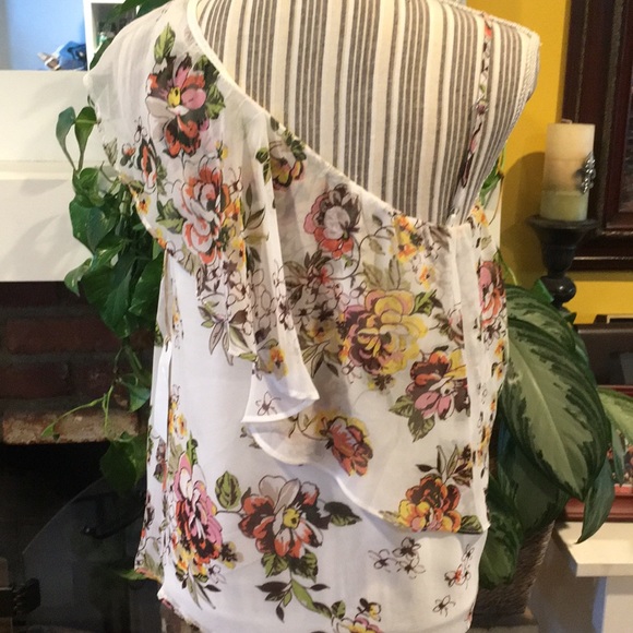 Leith ruffle one shoulder floral top! - Picture 3 of 7